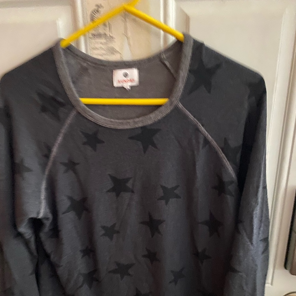 Women’s medium Sundry sweater